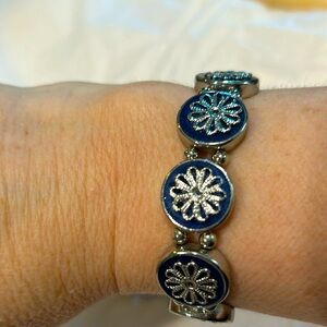 🌸3 bracelets 1 gold & black 1 gold &.faux mother of Pearl and 1 navy & silver